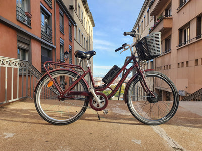 Vélo Arcade équipé du kit d’électrification Virvolt 500 avec moteur dans la roue avant