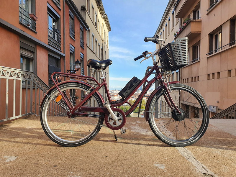 Vélo Arcade équipé du kit d’électrification Virvolt 500 avec moteur dans la roue avant