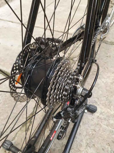 Moteur dans la roue arrière du kit Virvolt 750 pour vélo de route et vélo de ville