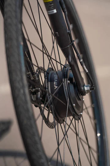 Moteur dans la roue avant du kit d’électrification Virvolt 500